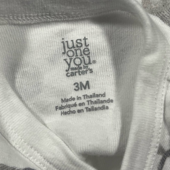 4/$20 Carter’s White Whale Print Onesie - Picture 4 of 4